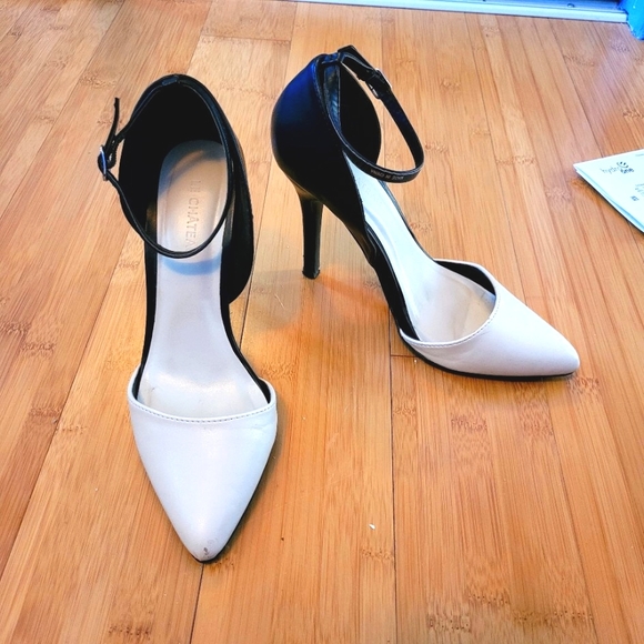 Cream & Black Le Chateau Women's Pumps - Picture 1 of 7